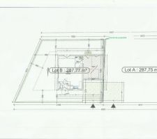 Voila le plan de masse avec en vert sur la droite la nouvelle limite de propriété du coup la maison à du être décalée de 20 cms sur la gauche.