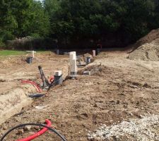 Nous, au fond &agrave; droite, il y a de la terre.....