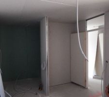 Pose du placo dans la chambre parentale