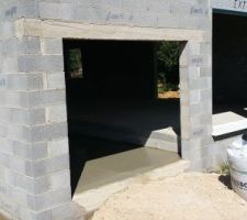 Les fourreaux on était placés, les aérations pour le vide sanitaire aussi et la dalle du garage coulée.