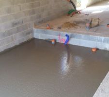 Les fourreaux on était placés, les aérations pour le vide sanitaire aussi et la dalle du garage coulée.