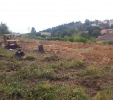 Terrassement pour recevoir la maison. (1j de travail).