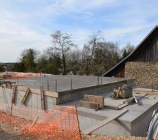 Sous-sol du garage et cuve à eau fermée