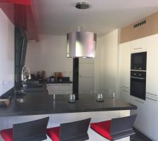 Cuisine: reste les 5 spots &agrave; installer et peindre le coffrage en agglo