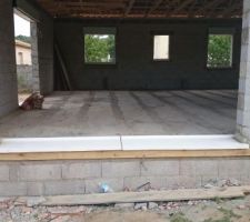 Appuie fenêtre béton blanc