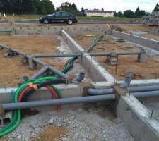 Installation des tuyaux d'&eacute;vacuation des eaux us&eacute;es