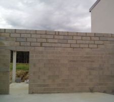 Mur du fond de garage fini, reste le chainage