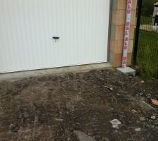 Ainsi que le remblayage de tout le devant de la maison.....
:-)