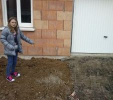 Ainsi que le remblayage de tout le devant de la maison.....
:-)