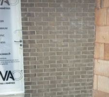 Le mur de brique lui aussi a étais terminer cette semaine....