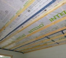 Pose des liteaux pour plafond suspendu