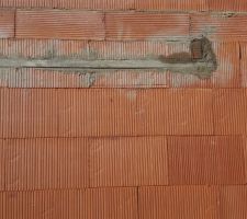 Ils avaient  oubli&eacute;s le linteaux du cellier pour le futur garage et il sont pass&eacute; rattraper le coup waiii