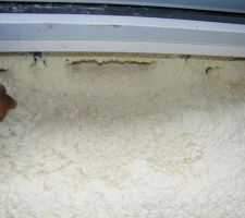 A cause de cette chape immergée, et malgré que je l'ai signalé à MCT, aujourd'hui tous les carrelages de cette zone tombent et les joints se brisent!