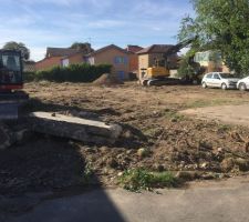 Coin Sud-Est du terrain, vue vers l'ouest.