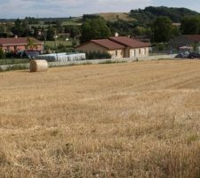 Terrain de 1000 m&sup2; ( limite apres la botte de paille)