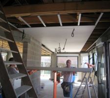 Pose du plafond entrée cellier cuisine