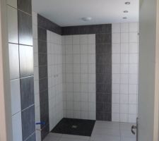Salle de bain étage reste les joints.