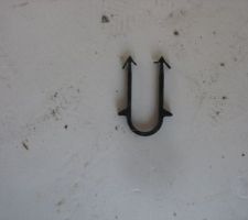 Agrafe pour tuyaux de chauffage  sol