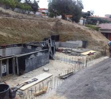 Pose des blocs pour couler le vide sanitaire
ça va très vite :)