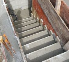 Escalier de la cave du garage