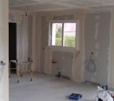 Le plaquiste fait les bandes ;)