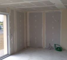 Le plaquiste fait les bandes ;)