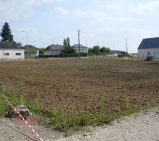 VOICI LE TERRAIN OU SERA CONSTRUIT NOTRE MAISON