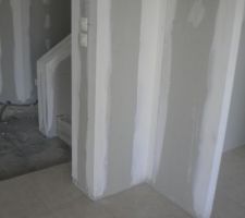 Manque un palette de carrelage pour finir le séjour.