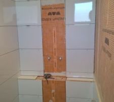 Douche à l'italienne dans la salle de bain