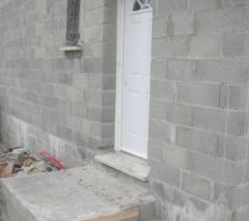 Escalier de l'entr&eacute;e rectifi&eacute;.