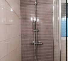 Douche italienne mosaïque et tête de douche grohe