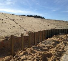 Pose de la berlinoise communale en bas de notre terrain vu depuis la route