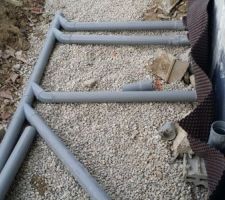 Début des VRD. Ouf !!! Il était quand même temps. Le constructeur fermé pour le mois d'août donc on en profite avant la reprise des va et vient.
