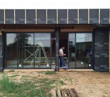 Les 5 vantaux de la terrasse sont posés. total 500 kg