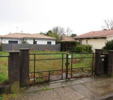 Vue cot&eacute; gauche de la rue