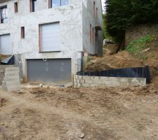 Mur de soutien de la mini-terrasse avec drain et Delta MS