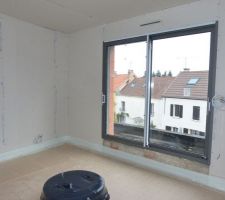 Cloisons, isolant, baie vitrée et balcon de la chambre parentale