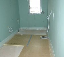 Salle de bain avec réservation pour un receveur de 1,60m et baignoire