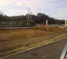 Terrain pr&eacute;par&eacute; pour les fondations.