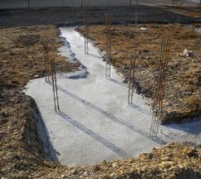 Fondations pour l'escalier de la porte d'entrée.