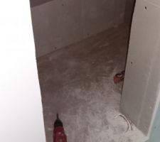 Aménagement de placard dans les combles perdus dans les chambres pour gagner de la place en rangement