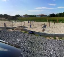 Gaines &eacute;lec et sanitaires enfouies.