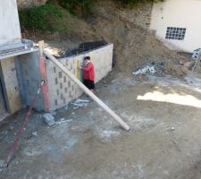 Le décalage du mur permettra de disposer des jardinières sans gêner le passage en bout de balcon