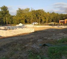 Le vide sanitaire est bien entamée ; il reste la chape a couler