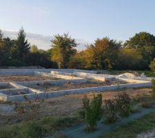 Le vide sanitaire est bien entamée ; il reste la chape a couler