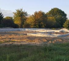 Le vide sanitaire est bien entamée ; il reste la chape a couler