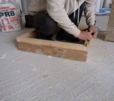 Découpe et assemblage des planches pour le support de la trappe