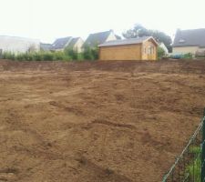 Premiers coups de pelleteuse pour la partie jardin.