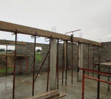 Coffrage de la poutre porteuse pour la dalle de l'&eacute;tage