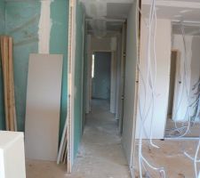 Vue du couloir de distribution des chambres